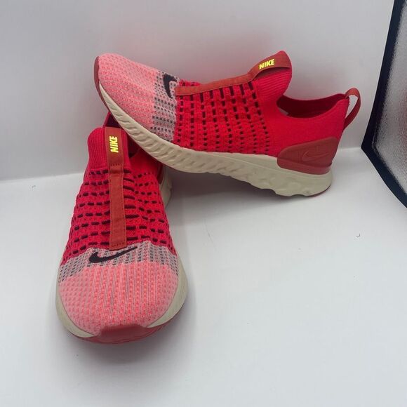 Nike React Phantom Run Flyknit 2 Siren Red Black White DV2145-600 Mens Size 10.5 - Picture 1 of 5
